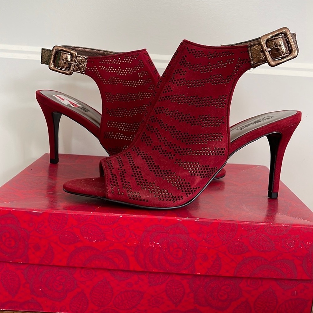 Open Toe shoes 8.5 Carlos Santana red open toe heels